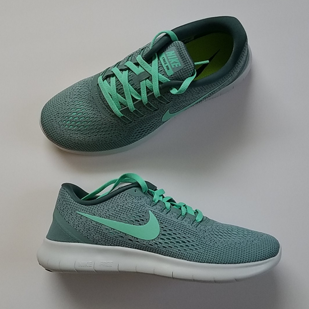 Nike Women's Shoes in Teal and White